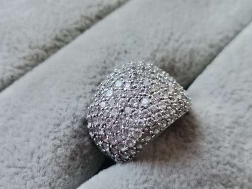 DISCOUNT!! Dazzling Silver Ring