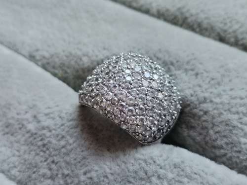 DISCOUNT!! Dazzling Silver Ring