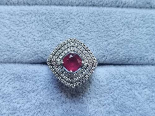 DISCOUNT!! Dazzling Silver Ring