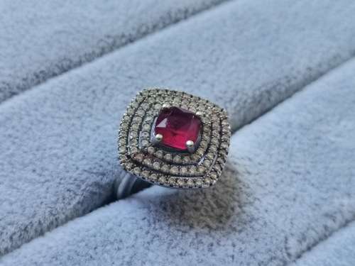 DISCOUNT!! Dazzling Silver Ring