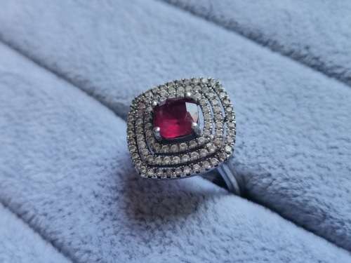 DISCOUNT!! Dazzling Silver Ring