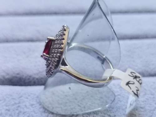 DISCOUNT!! Dazzling Silver Ring