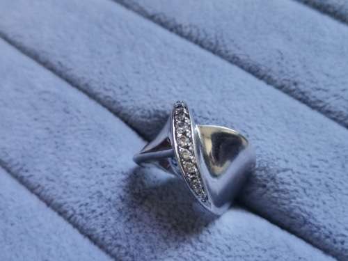 DISCOUNT!! Stunning Silver Ring