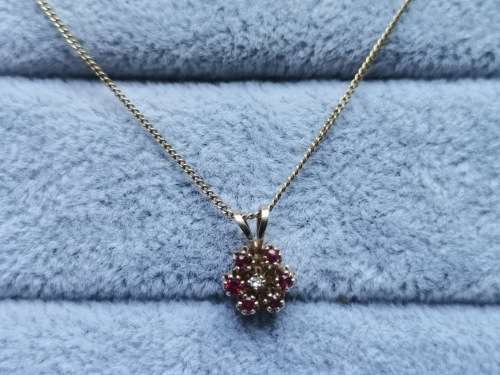 9ct Gold Flower Necklace