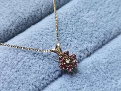 9ct Gold Flower Necklace