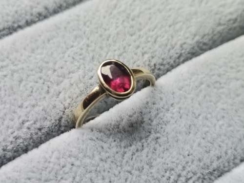 Pretty 9ct Gold Ruby/Tourmaline Ring