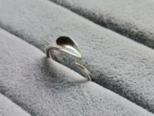 DISCOUNT!! Adjustable Silver Leaf Ring