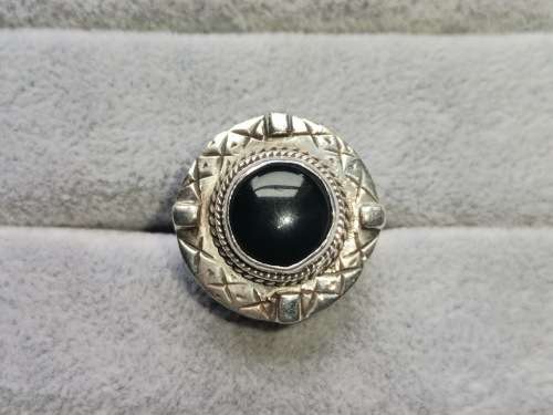 DISCOUNT!! Detailed Silver Onyx Ring