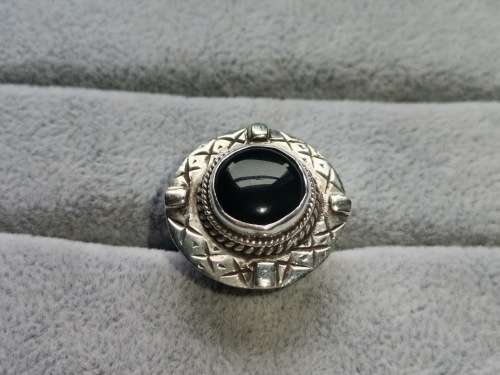 DISCOUNT!! Detailed Silver Onyx Ring