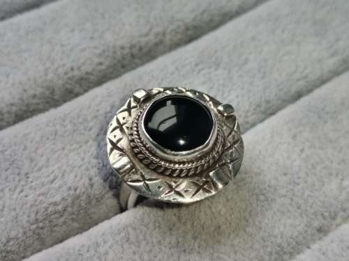 DISCOUNT!! Detailed Silver Onyx Ring