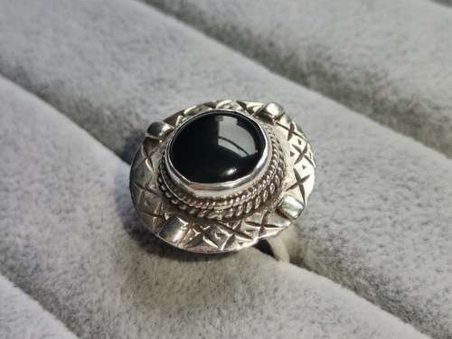 DISCOUNT!! Detailed Silver Onyx Ring