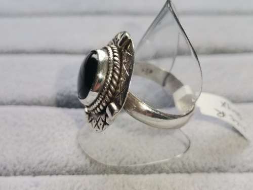DISCOUNT!! Detailed Silver Onyx Ring