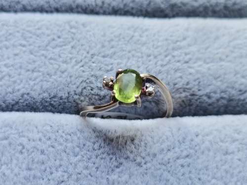 DISCOUNT!! 9ct Gold Peridot Ring