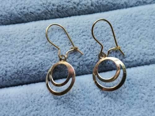 Pretty 9ct Gold Earrings
