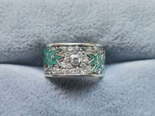DISCOUNT!! Dazzling Silver Ring