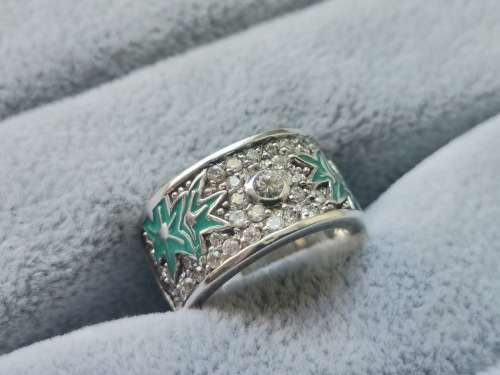 DISCOUNT!! Dazzling Silver Ring