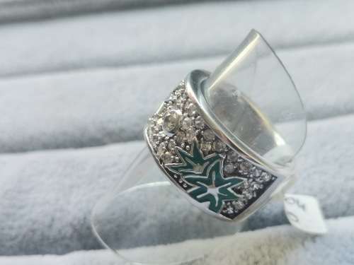DISCOUNT!! Dazzling Silver Ring
