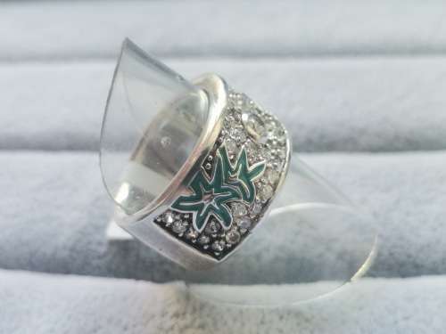DISCOUNT!! Dazzling Silver Ring