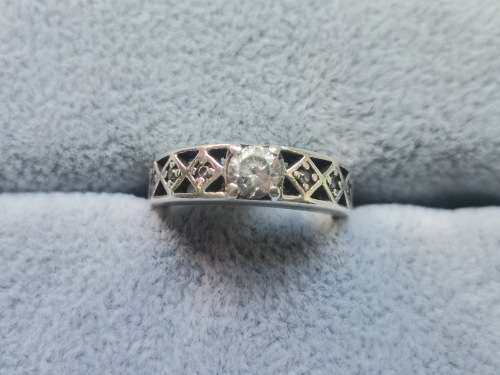 DISCOUNT!! Pretty Silver Ring