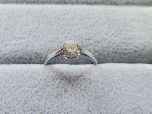 *R1 Auction* Silver Solitaire Ring