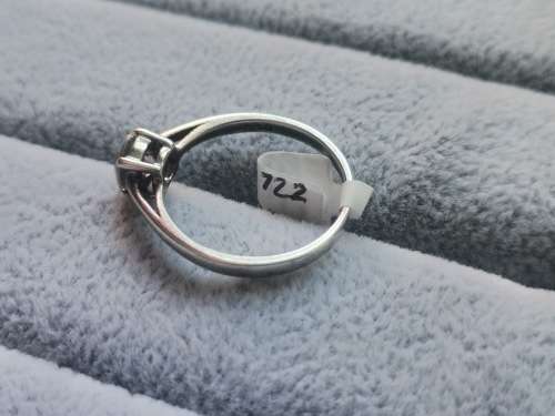 *R1 Auction* Silver Solitaire Ring