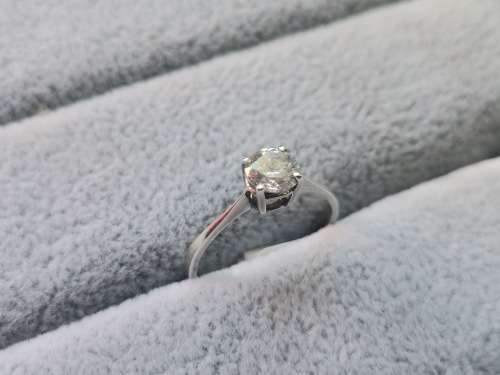 DISCOUNT!! Silver Solitaire Ring