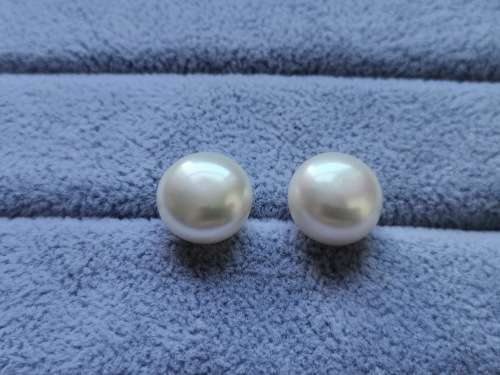 Discount!! 9ct Gold Pearl Earrings