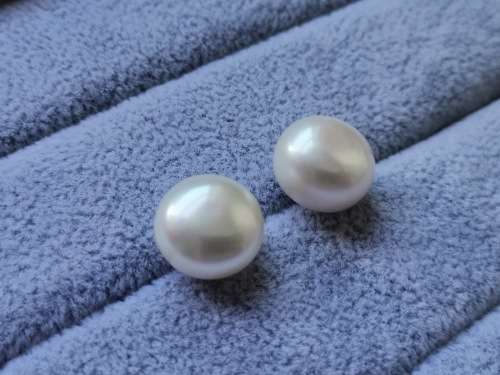 Discount!! 9ct Gold Pearl Earrings