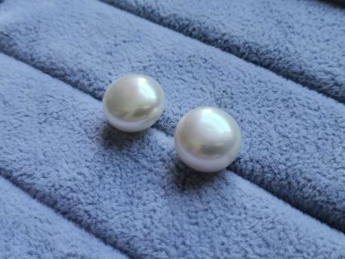 Discount!! 9ct Gold Pearl Earrings