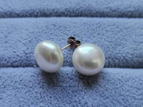 Discount!! 9ct Gold Pearl Earrings