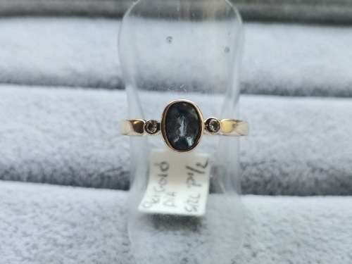 Pretty 9ct Gold Aquamarine Ring