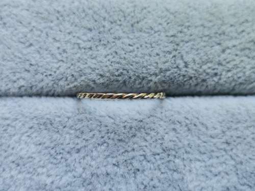Cute 9ct Gold Ring