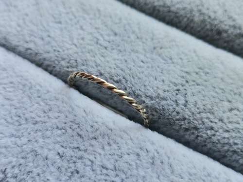 Cute 9ct Gold Ring