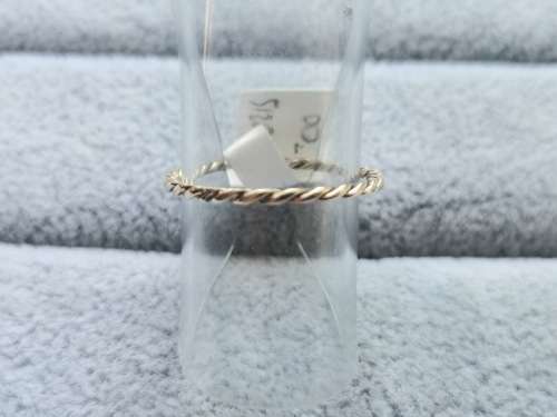Cute 9ct Gold Ring