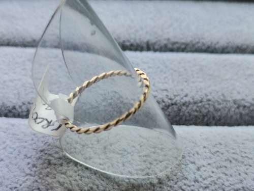 Cute 9ct Gold Ring