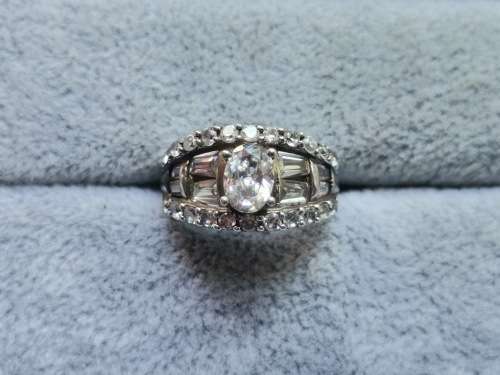 DISCOUNT!! Dazzling SIlver Ring