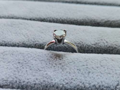 DISCOUNT!! Silver Solitaire Ring