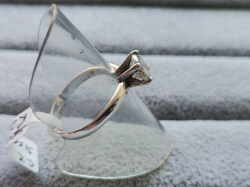 DISCOUNT!! Silver Solitaire Ring