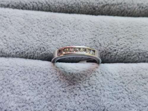 DISCOUNT!! Pretty Silver Ring