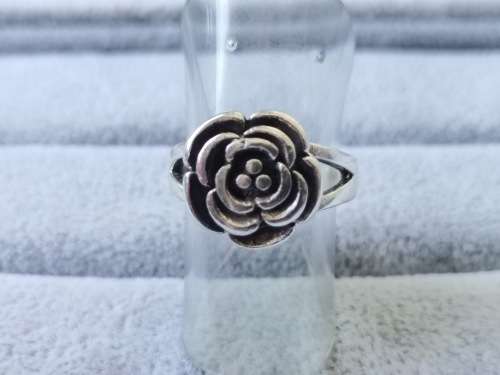 DISCOUNT!! Silver Flower Ring
