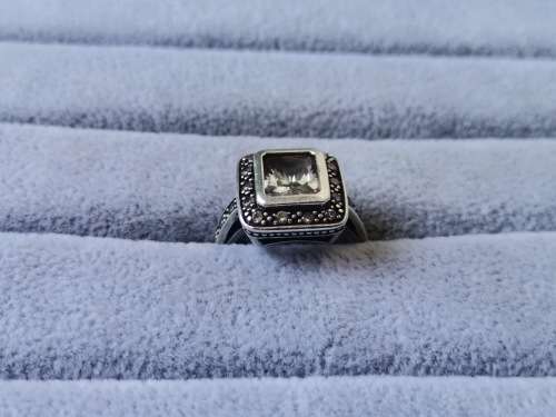 DISCOUNT!! Dazzling Silver Ring