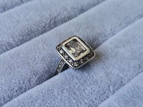 DISCOUNT!! Dazzling Silver Ring