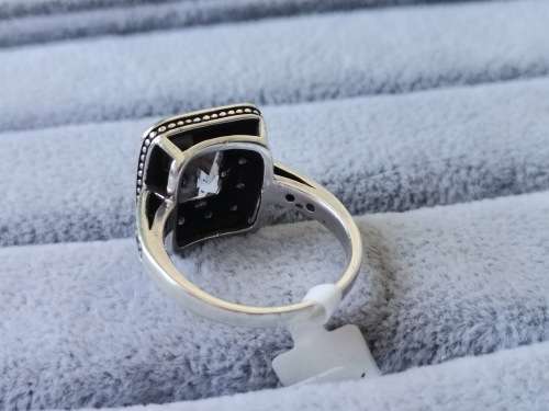 DISCOUNT!! Dazzling Silver Ring