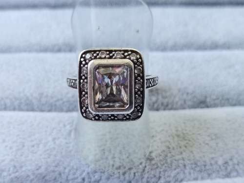 DISCOUNT!! Dazzling Silver Ring