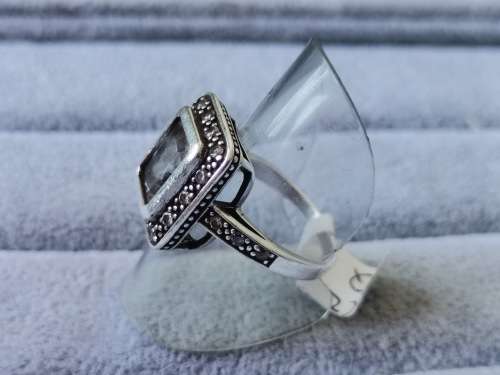 DISCOUNT!! Dazzling Silver Ring