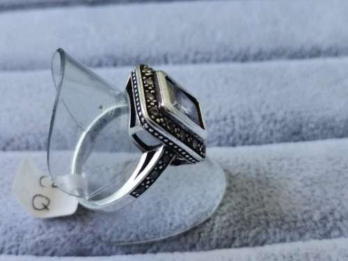 DISCOUNT!! Dazzling Silver Ring