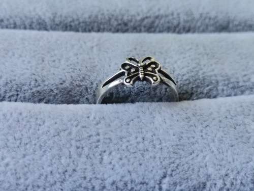 *R1 Auction* Silver Butterfly Toe Ring
