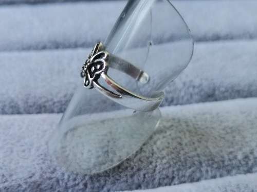 *R1 Auction* Silver Butterfly Toe Ring