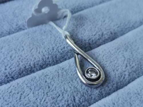 **R1 Auction** Stunning Silver Pendant