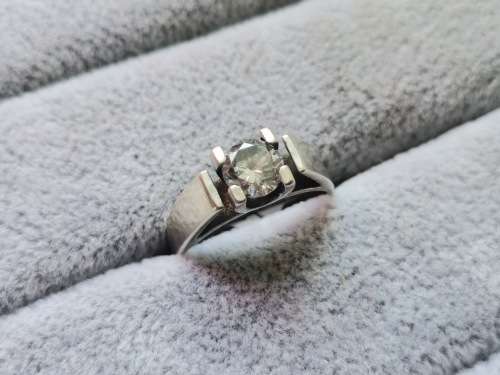 DISCOUNT!! Silver Solitaire Ring